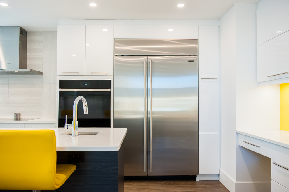 Inspiration for a modern kitchen remodel in Edmonton