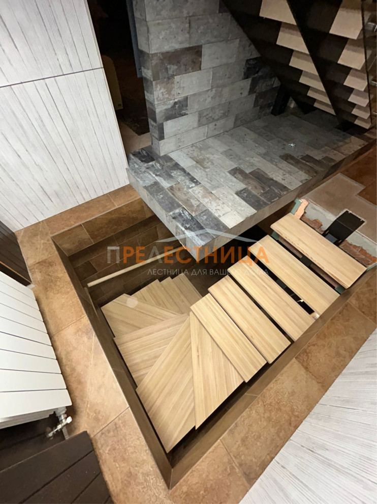 П-образная лестница на центральном косоуре Ассоль-58