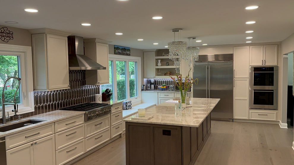 Inspiration for a transitional kitchen remodel in Chicago