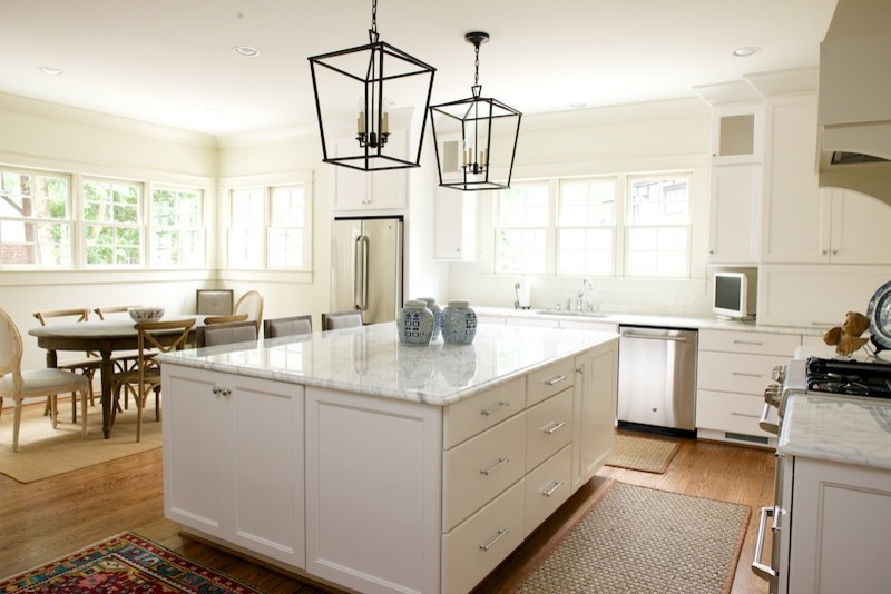 Inspiration for a transitional kitchen remodel in Birmingham