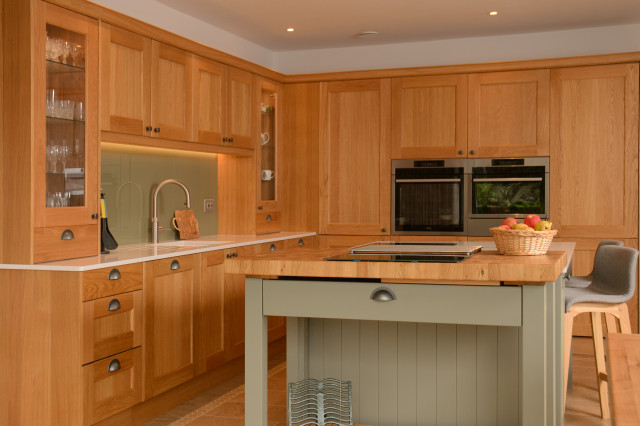 Gold Craft Oak Kitchen traditional-kitchen