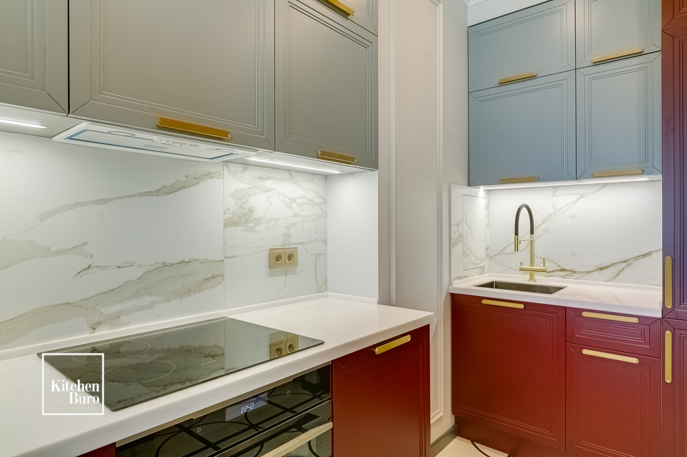 Красная кухня в ЖК Водный