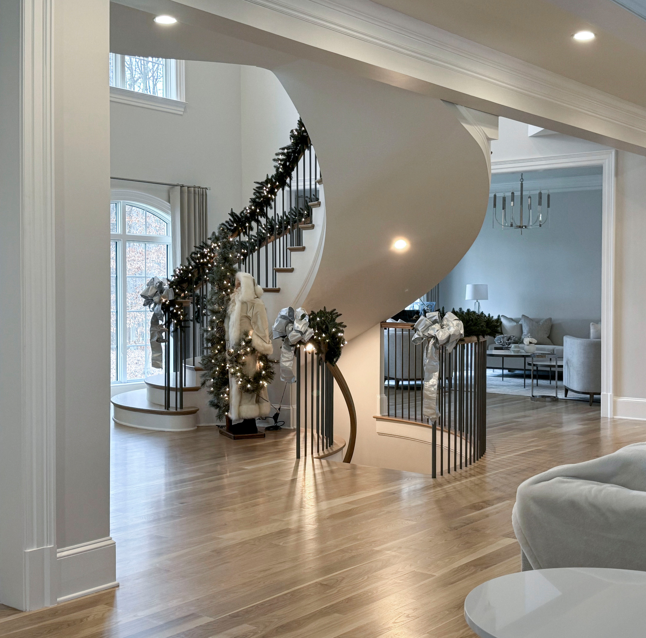 116_Elegant & Eye-catching Curved Staircase, Leesburg VA 20175