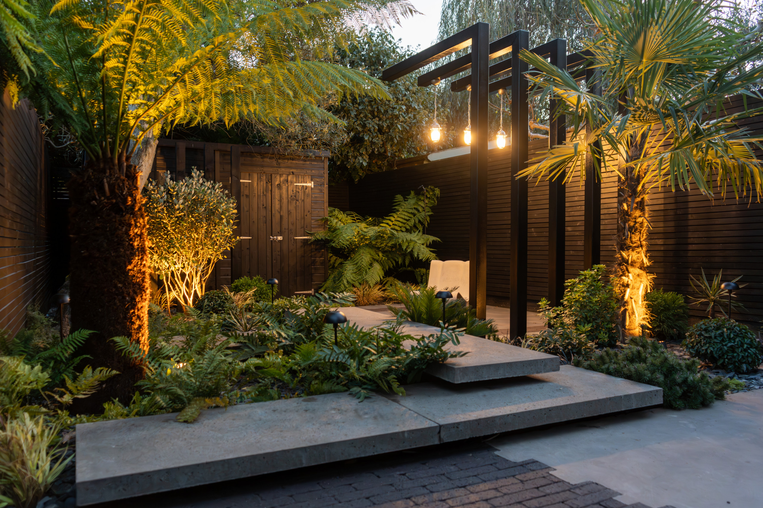 夏のおしゃれな庭の画像 75選 - 2025 年 11月 | Houzz (ハウズ)