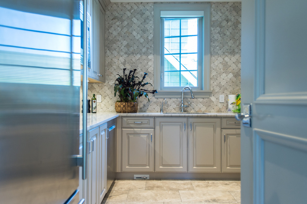 Inspiration for a transitional kitchen remodel in Vancouver