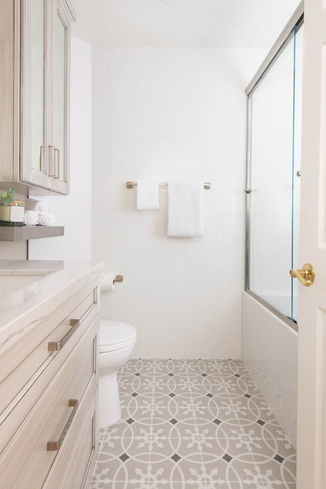 Home design - transitional home design idea in Orange County