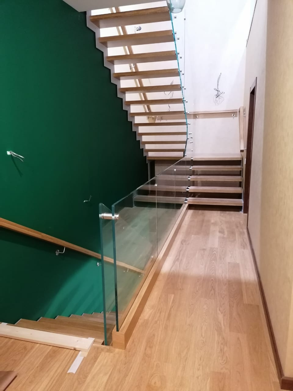 Открытая современная лестница