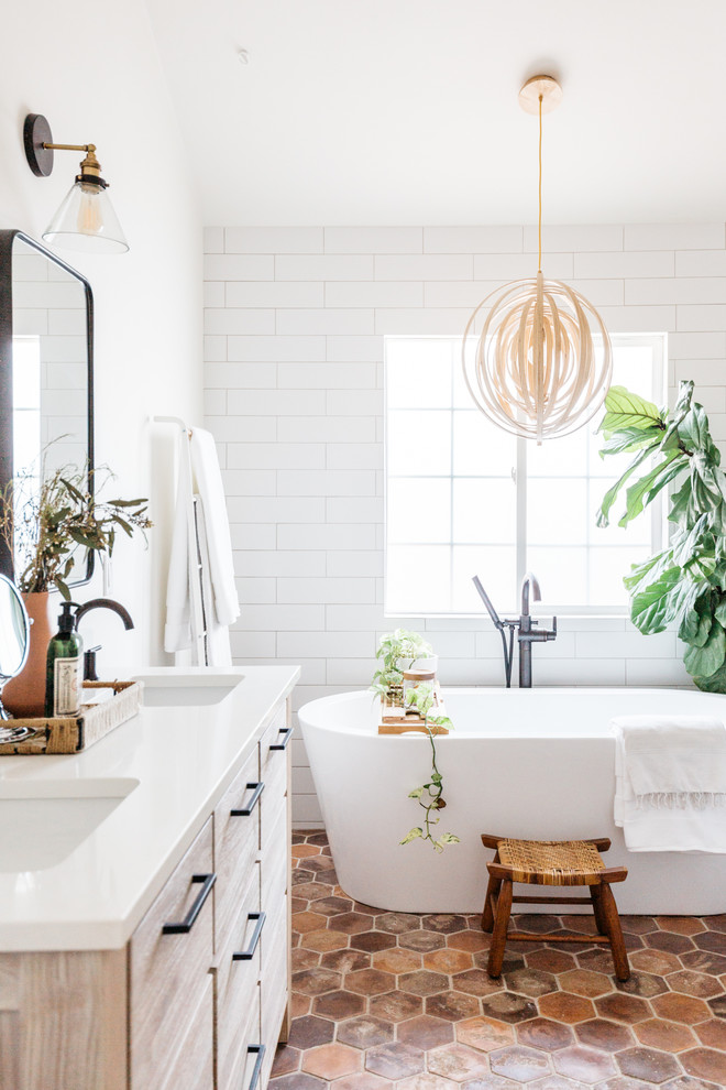 Inspiration for a coastal bathroom remodel in Los Angeles