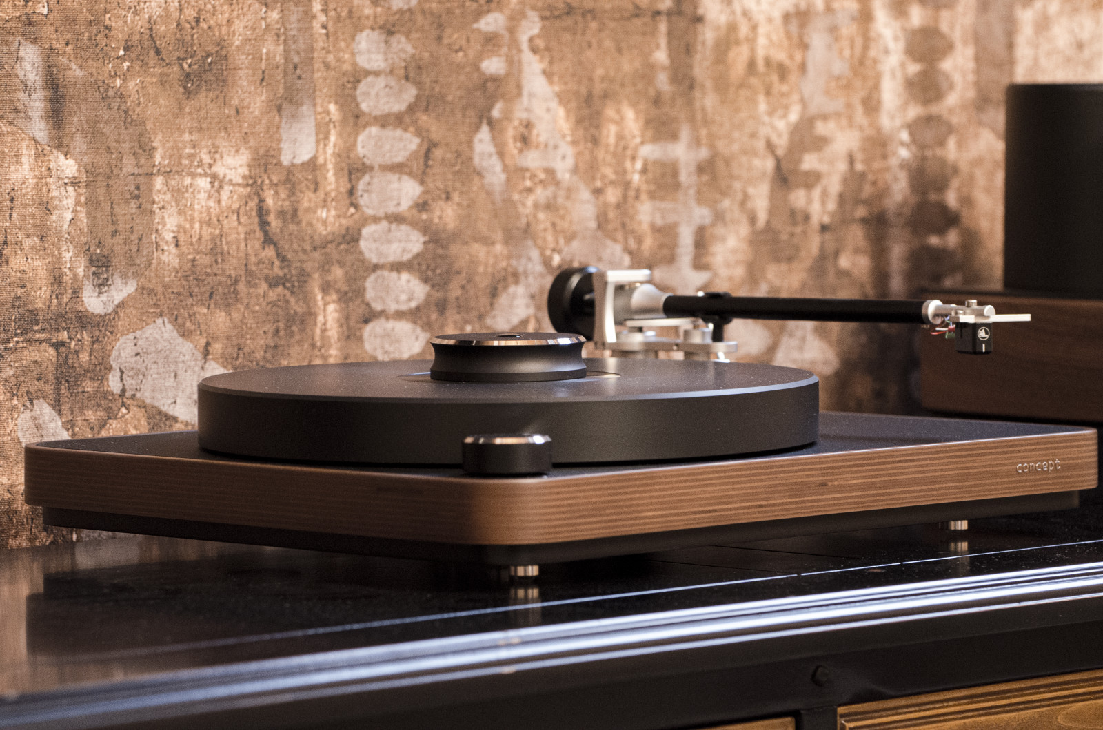 Акустическая система в гостиной