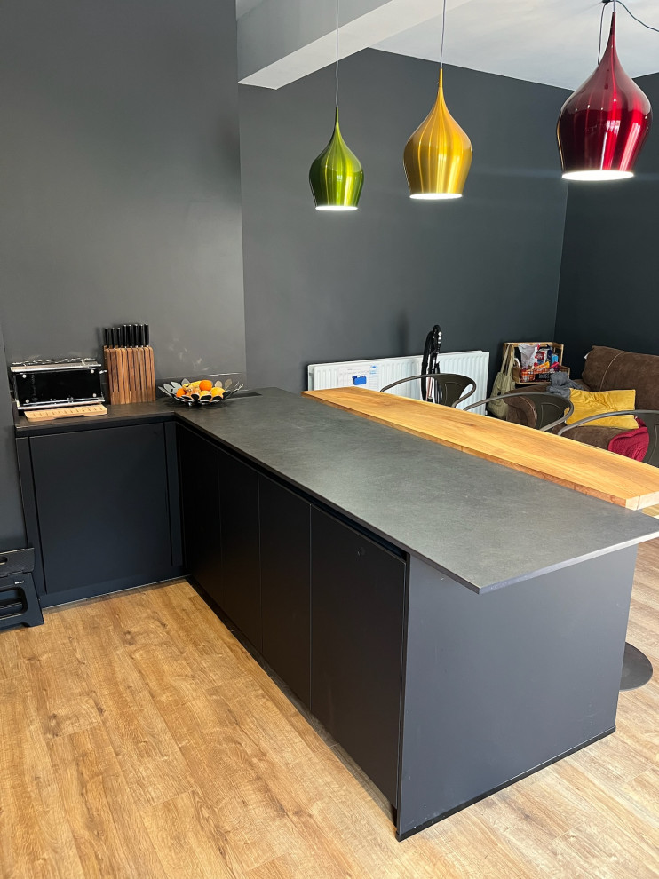 Easy Touch Graphite Handleless