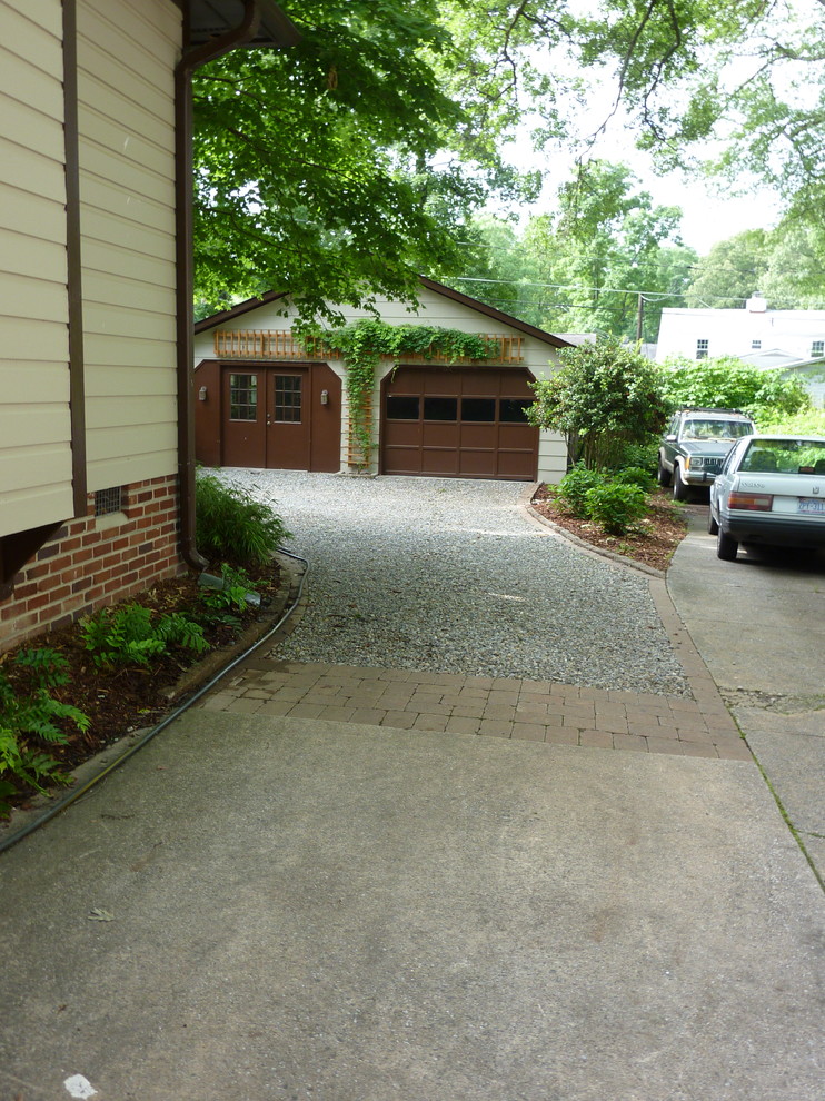 Home design - transitional home design idea in Raleigh