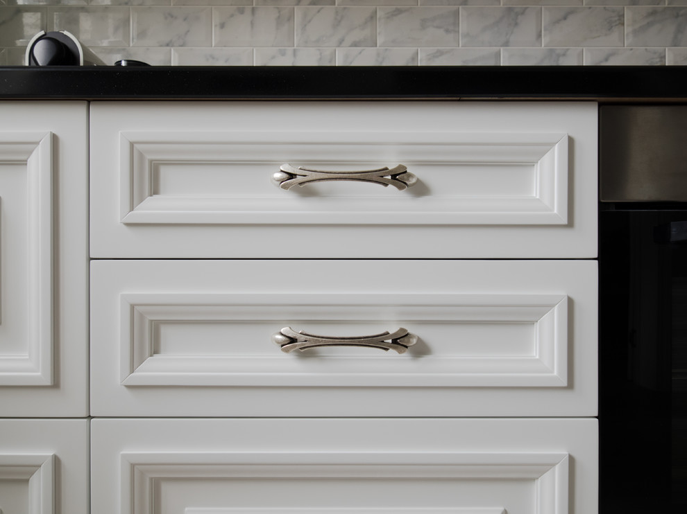 Белая кухня в стиле современная классика