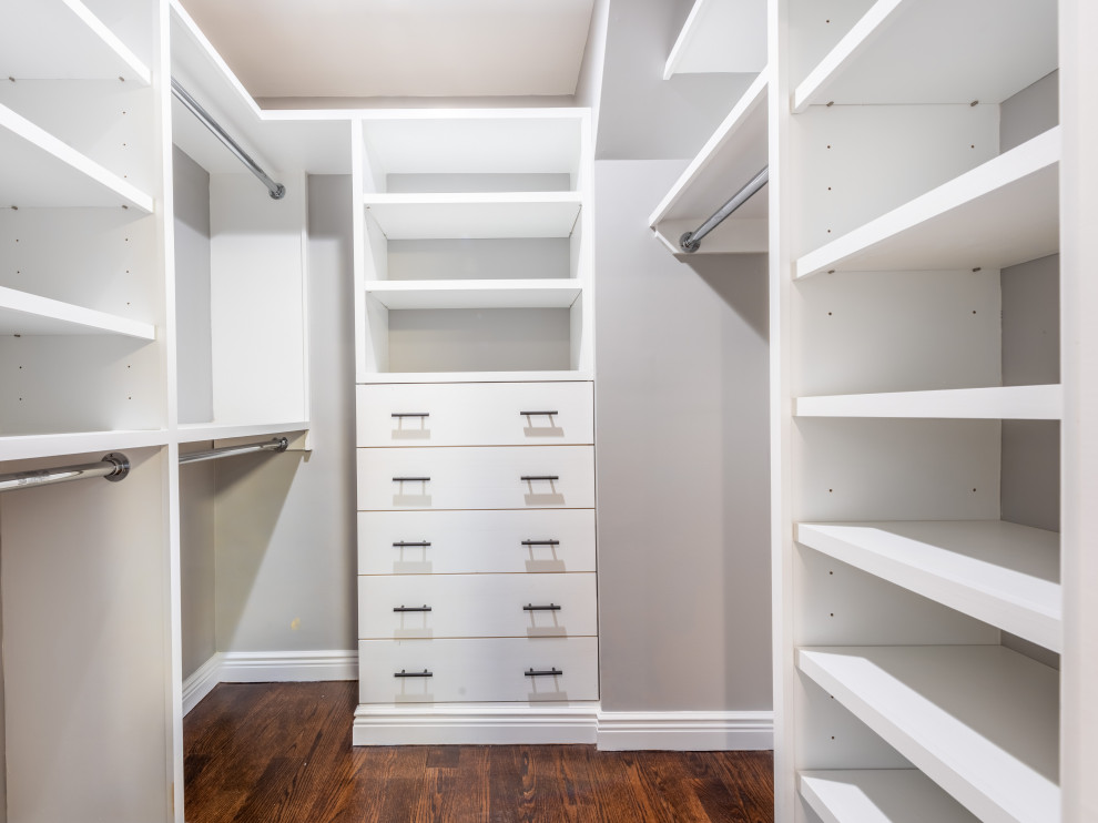 Inspiration for a transitional home design remodel in New York