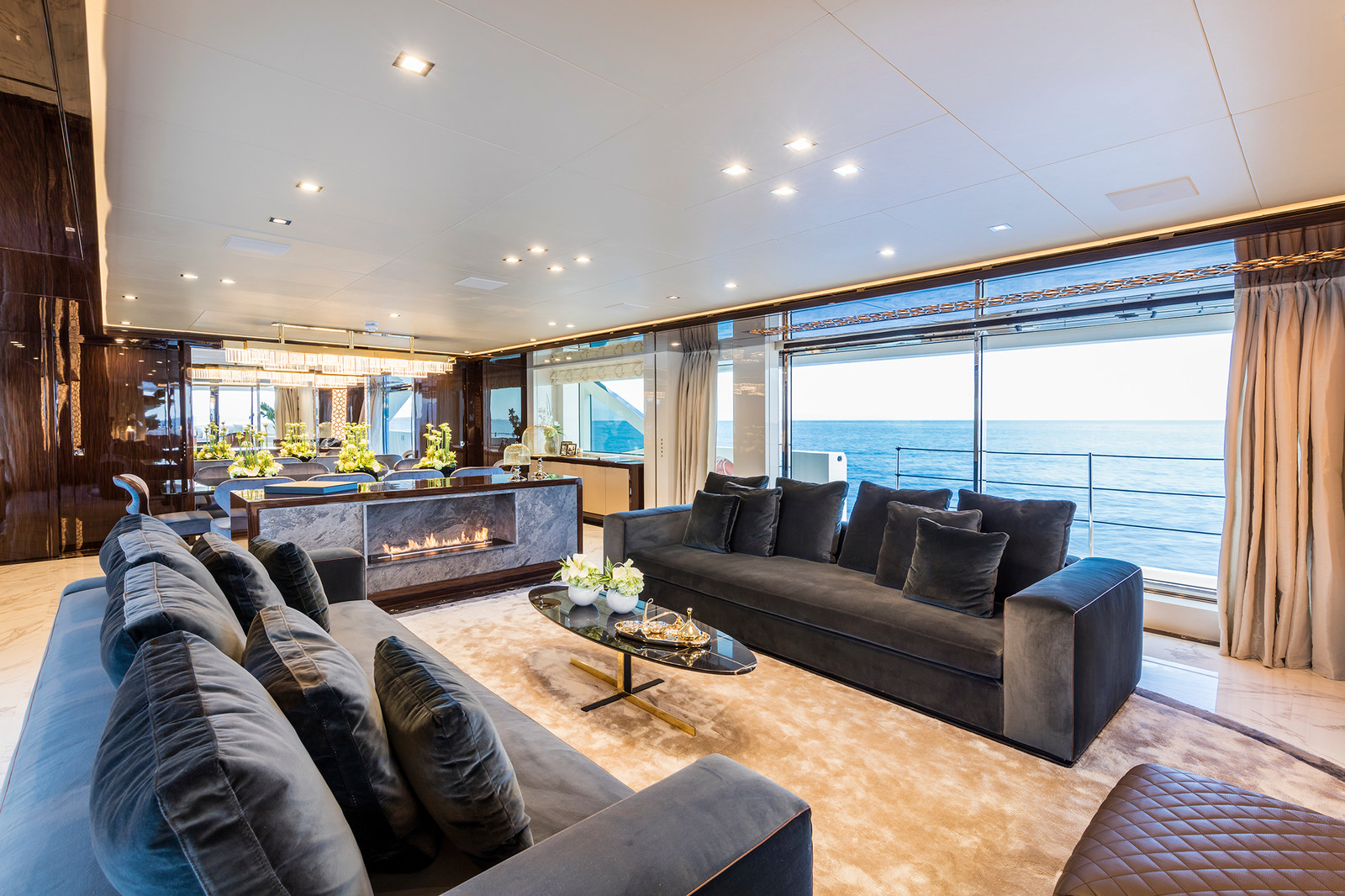 Биокамин Planika на яхте Serenity от MondoMarine.