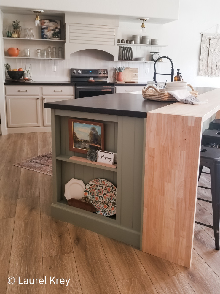 Example of a transitional kitchen design in Phoenix