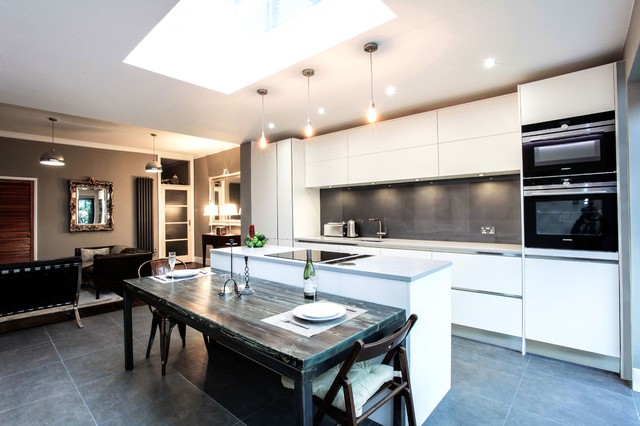  Ealing  Broadway Modern Kitchen  London by Studio 