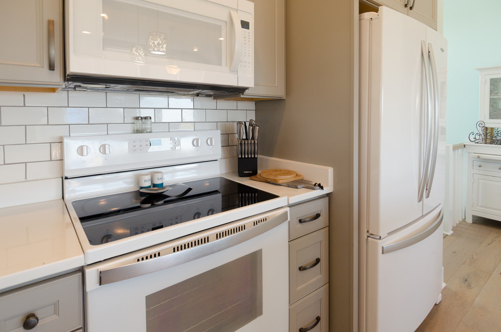 Kitchen - coastal kitchen idea