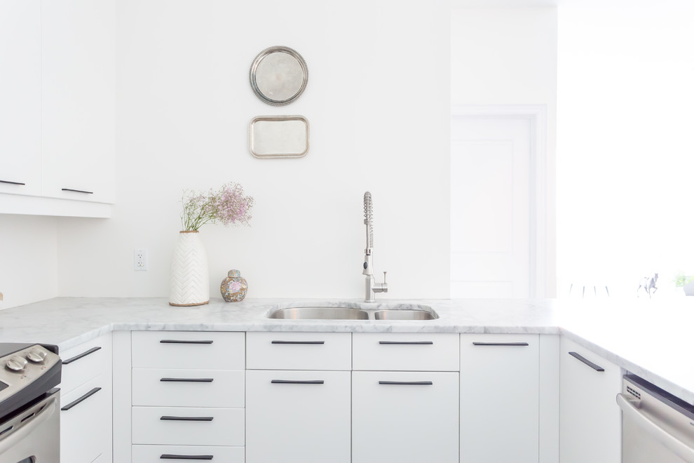 Open concept kitchen - small transitional u-shaped dark wood floor and brown floor open concept kitchen idea in Toronto with a double-bowl sink, flat-panel cabinets, white cabinets, quartzite countertops, white backsplash, stainless steel appliances and a peninsula