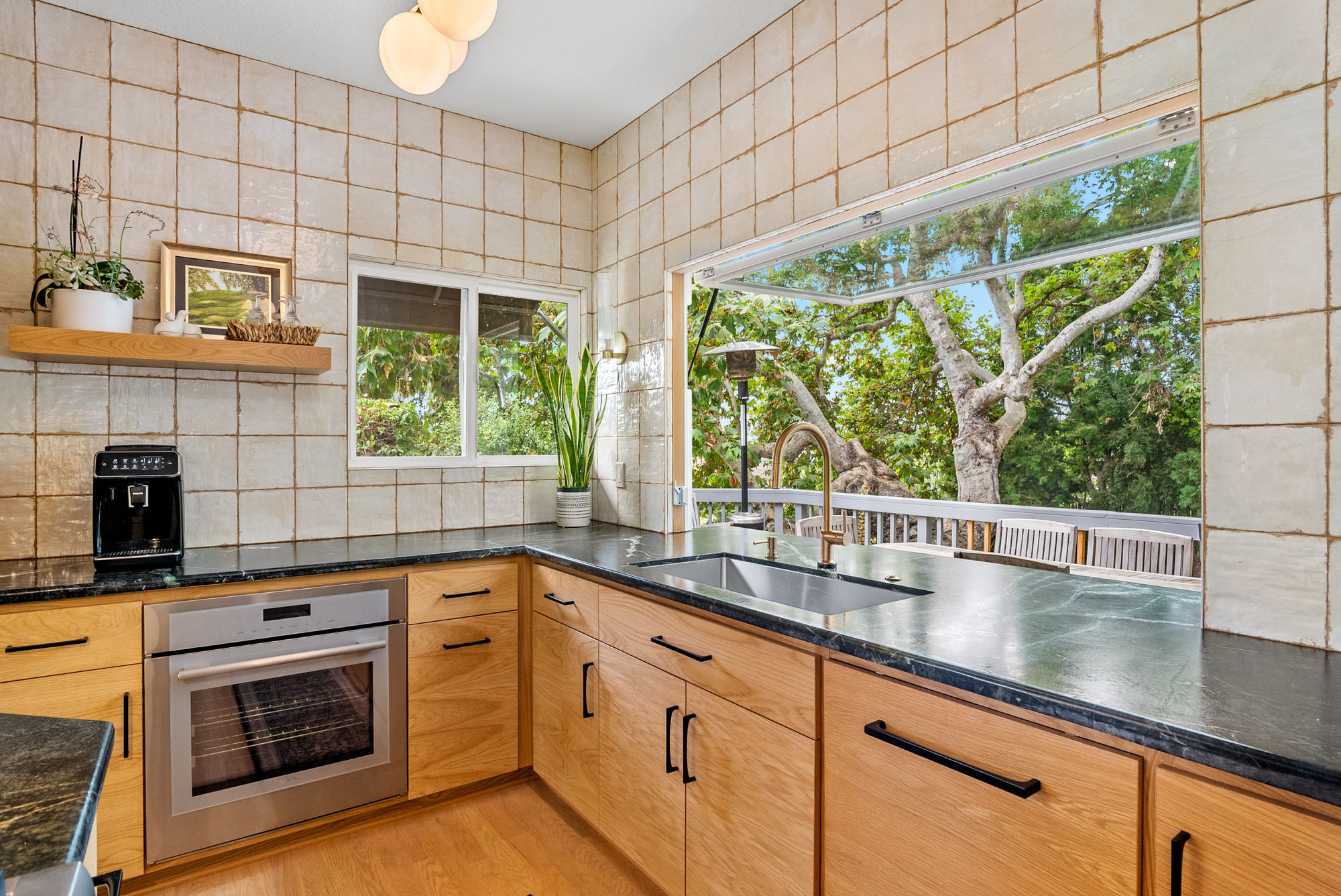 Example of a kitchen design in San Luis Obispo