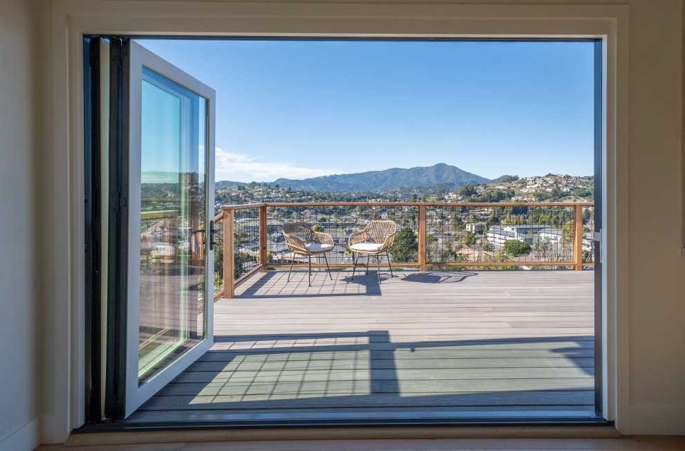 Inspiration for a modern balcony remodel in San Francisco