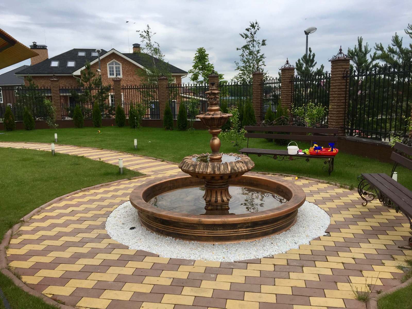 Садовый фонтан на Новой Риге