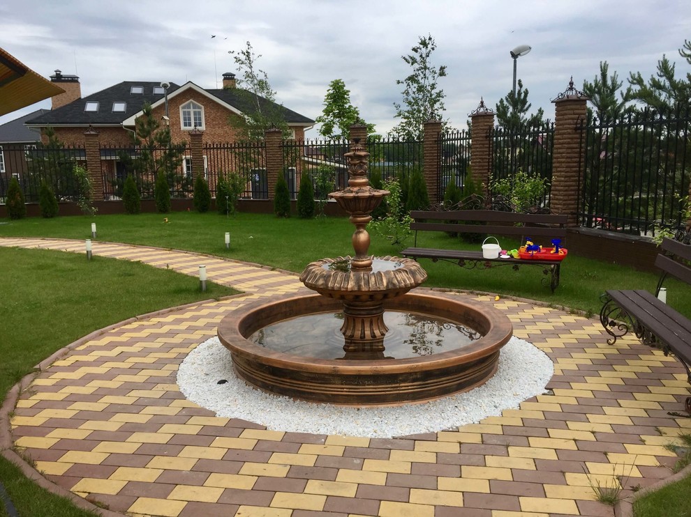 Садовый фонтан на Новой Риге