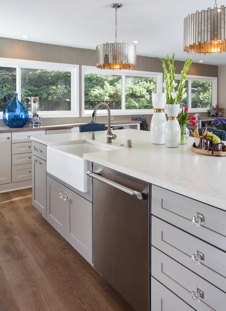 Kitchen - transitional kitchen idea in Orange County