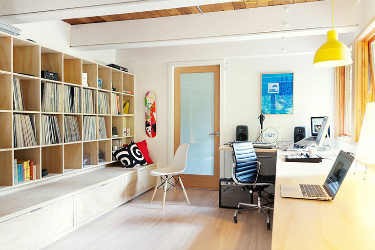 This is an example of a midcentury home office in Vancouver.