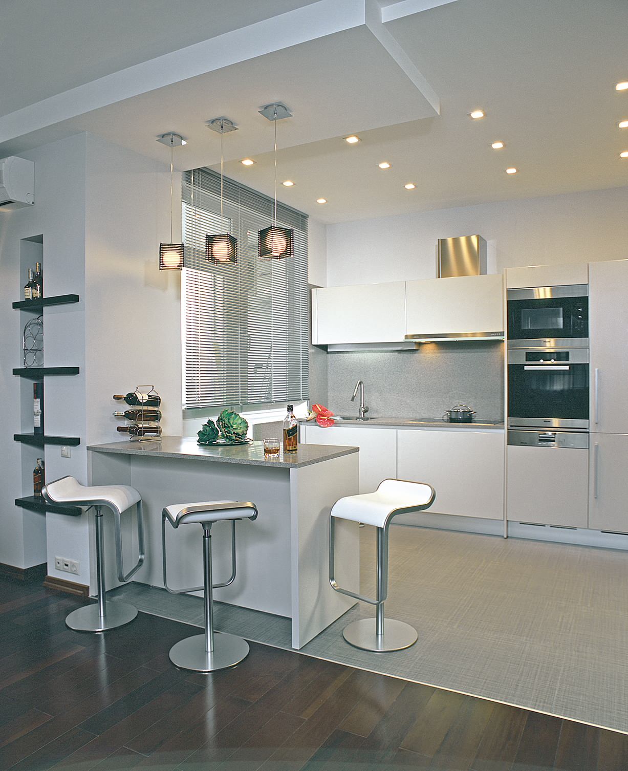 Роман с интригой