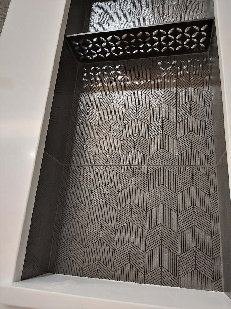 Barrhaven Modern Ensuite Bathroom