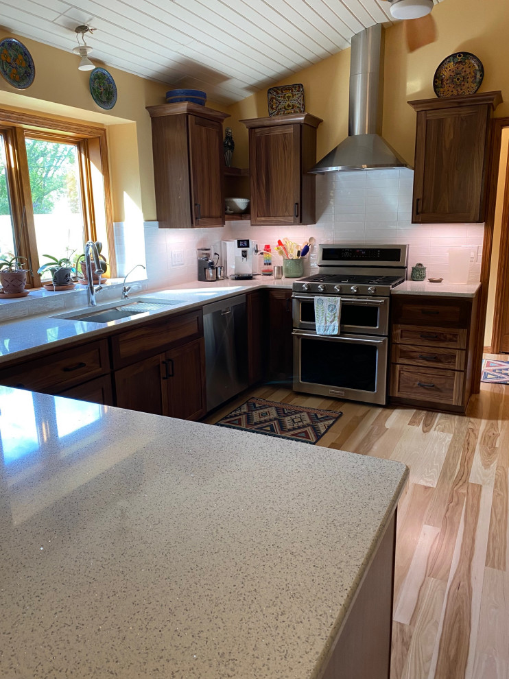 Kitchen - transitional kitchen idea