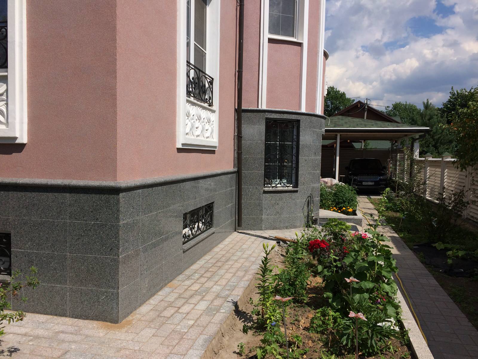 Цоколи из гранита