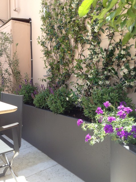 Una terrazza moderna mediterranea contemporary-deck