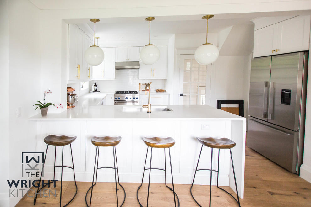 Kitchen - transitional kitchen idea in Toronto