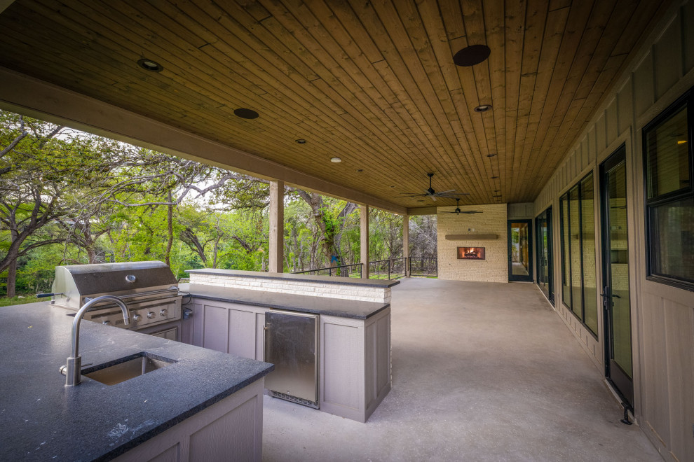 Inspiration for a transitional home design remodel in Austin