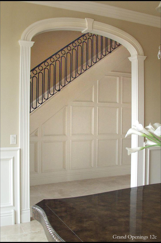 Design ideas for a traditional entryway in Little Rock.