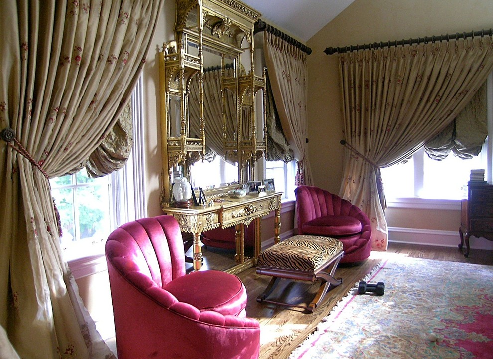 Traditional living room in Chicago.