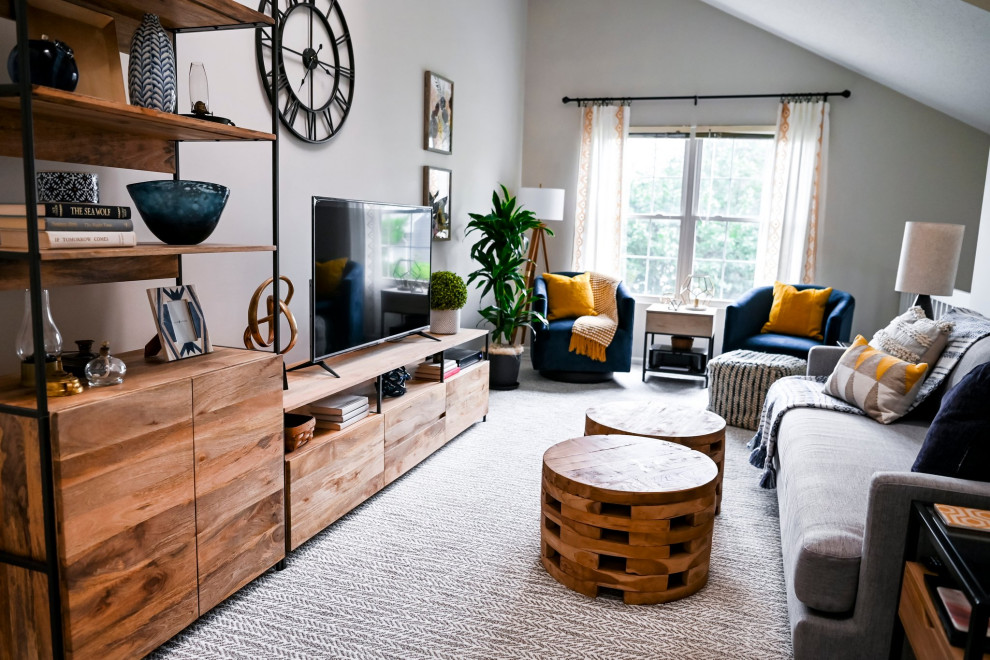 Transitional home design photo in Chicago