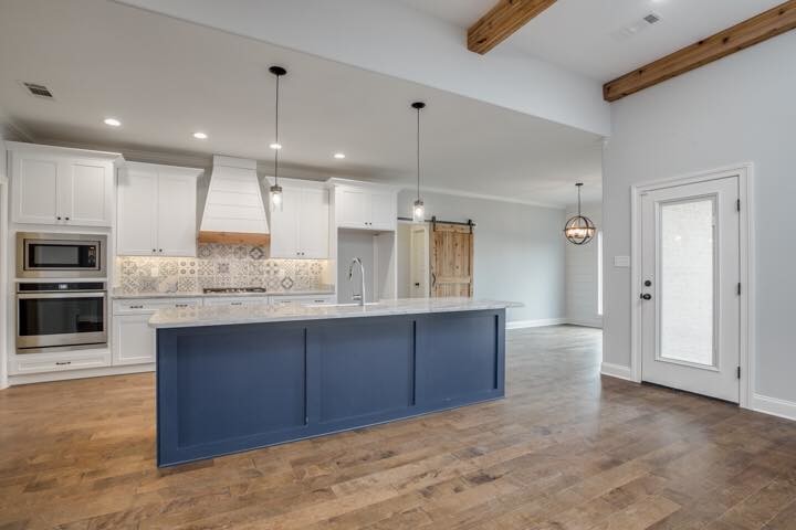 Kitchen - transitional kitchen idea