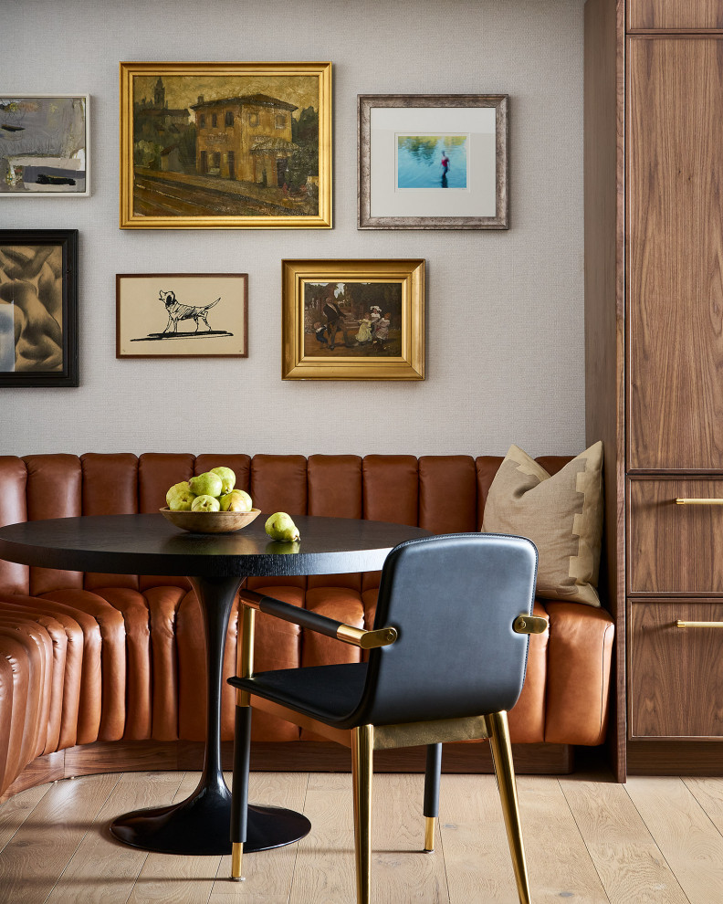 Dining room - dining room idea in Chicago