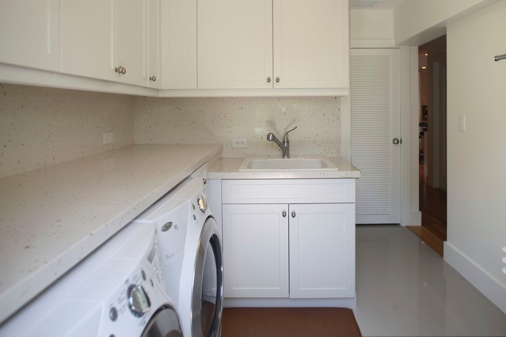 Traditional laundry room in Miami.