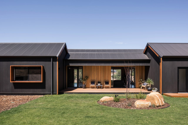 Stealth Farmhouse trendy-hus-og-facade