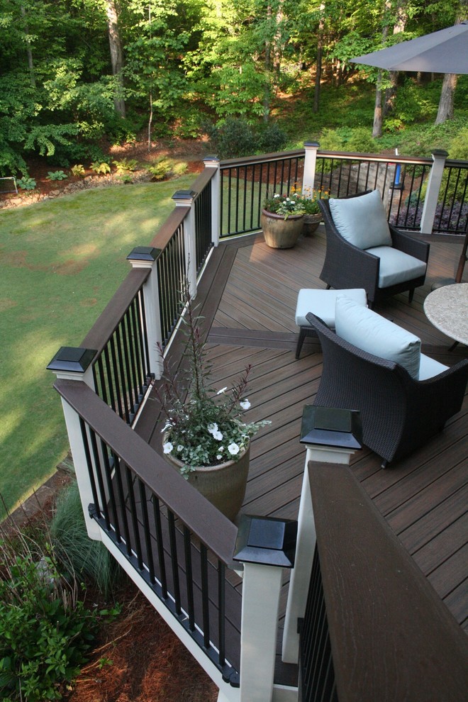 Inspiration for an expansive traditional backyard deck in Atlanta.