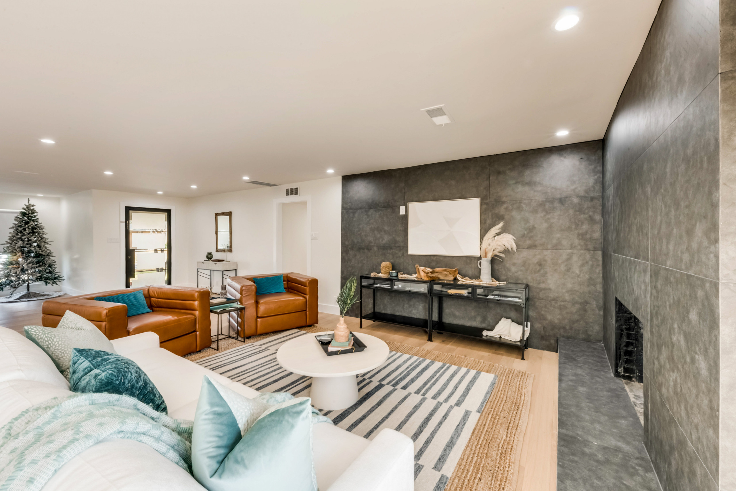 Contemporary Home Staging | Cromwell Court