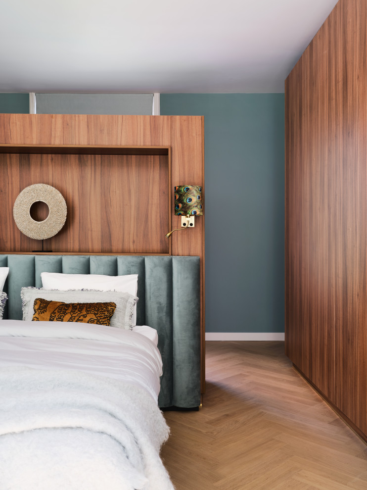 This is an example of a contemporary bedroom in Amsterdam.
