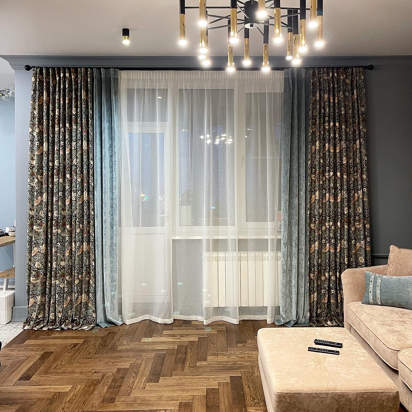 Текстильное оформление гостиной в Куркино