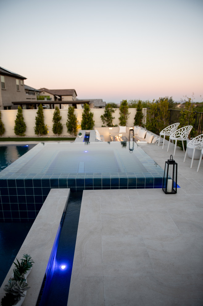 Raised, "rimflow" spa