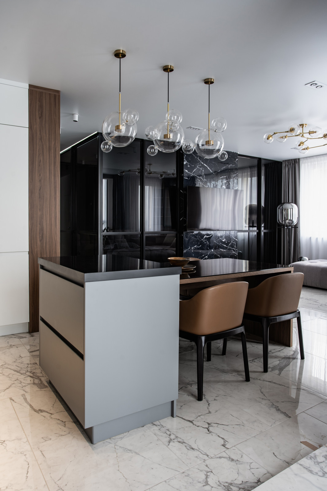 №6. ЖК на Декабрьских событий.