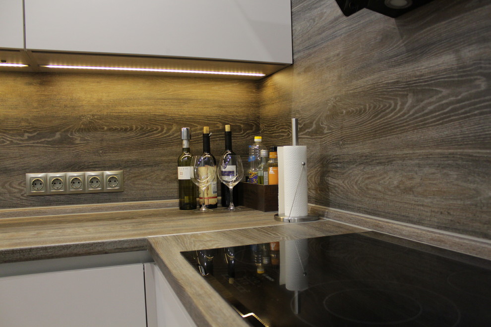 Белая матовая кухня с островом