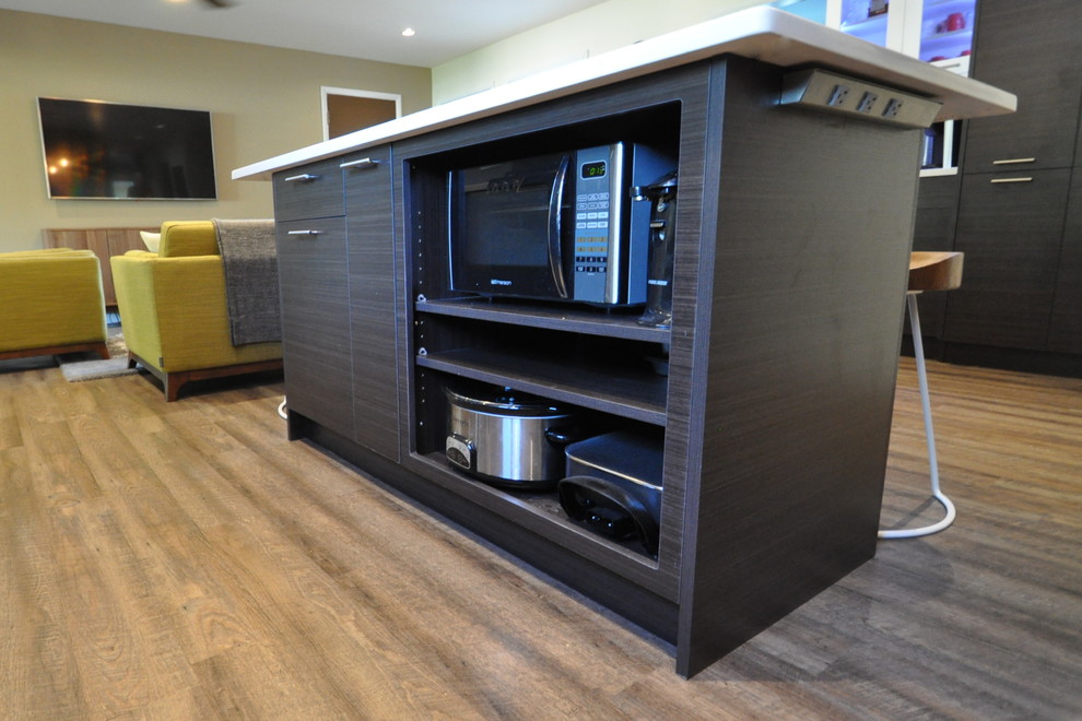 Transitional kitchen photo in Chicago